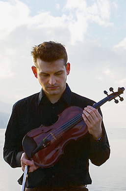 Harald Sch&ouml;sser mit Ennemoser-Geige