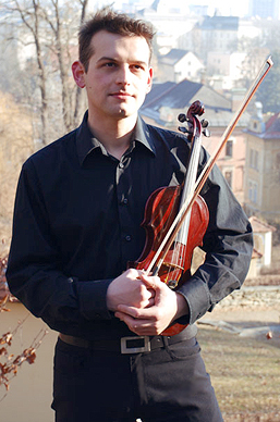 Harald Sch&ouml;sser mit Ennemoser-Geige