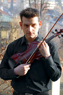 Harald Sch&ouml;sser mit Ennemoser-Geige